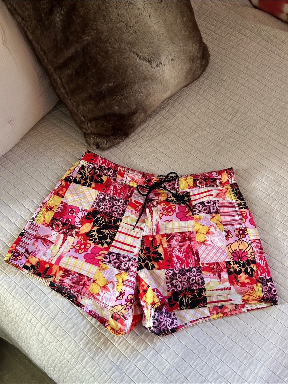 Vtg pink yellow black Hawaiian retro tropical patchwork boho 70’s board shorts L